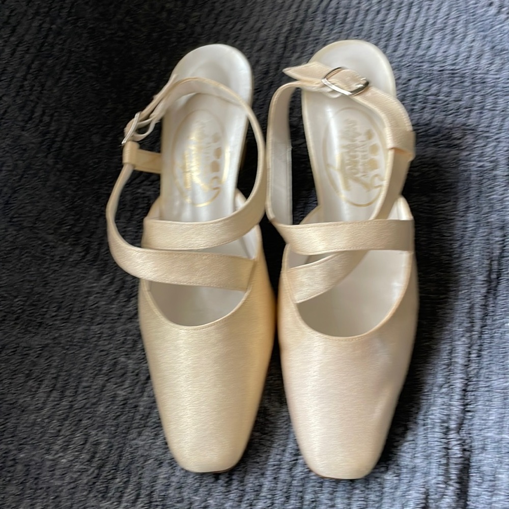 Touch Ups– closed toe sling back, 3 inch heel  cream color,no wear to heal.